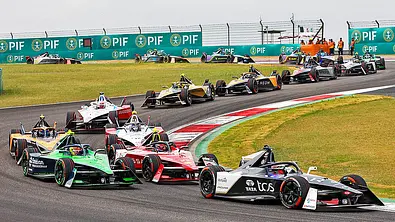 Der Start des Formel E 2024 China-GP - Foto: Imago