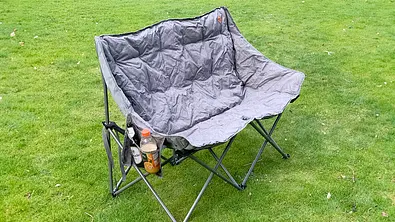 Draufsicht Fritz Berger Camplife Relax Campingsofa schräg. - Foto: AUTO ZEITUNG