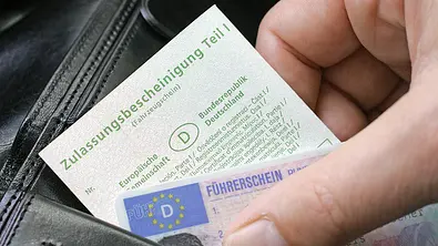 Ist ein verloren geglaubtes Dokument wieder aufgetaucht, ist dies auf keinen Fall zu behalten. - Foto: Imago
