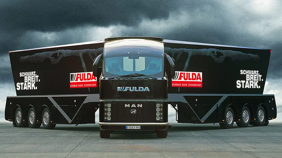 Der Fulda Showtruck stehend von vorne.