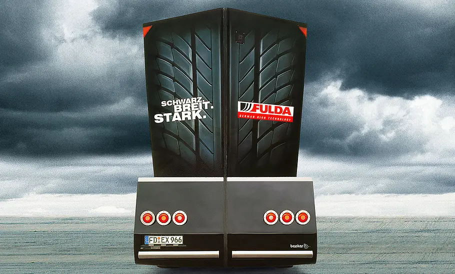 Der Fulda Showtruck stehend von hinten.