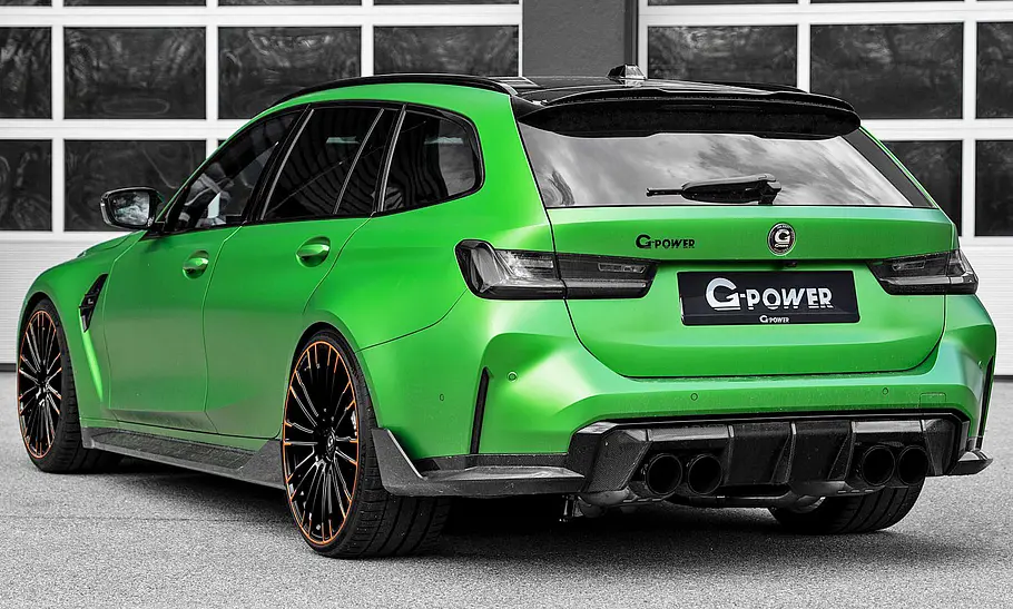 Der G-Power G3M Bi-Turbo Touring stehend von schräg hinten