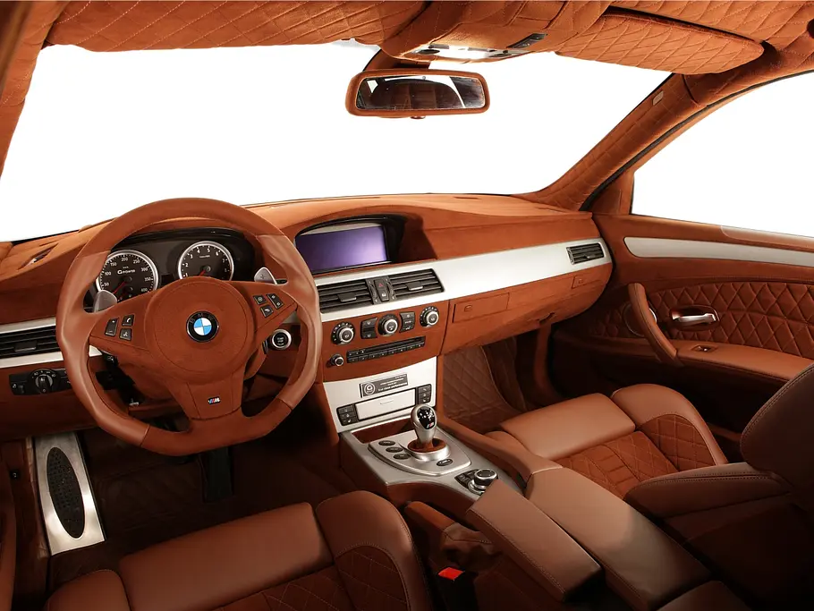 Blick auf die Armaturen im Innenraum des G-Power BMW M5 Hurricane RS Touring.