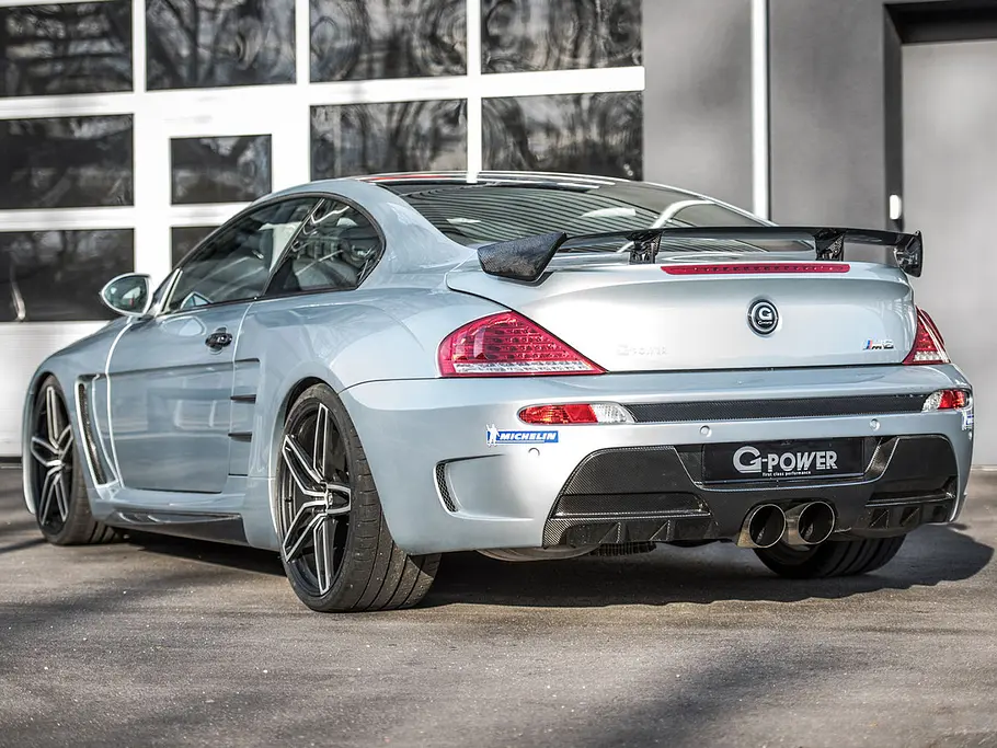 Blick von schräg hinten auf den G-Power G6M V10 Hurricane CS.