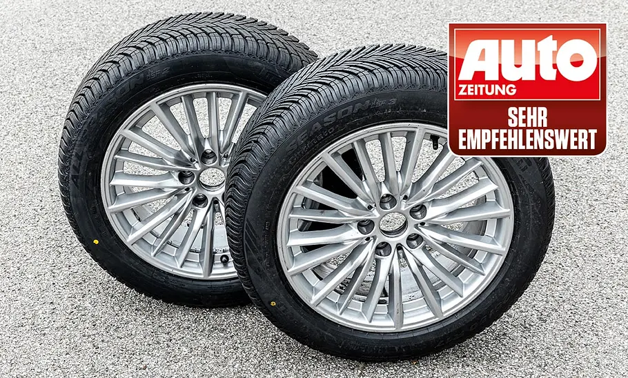Die Pirelli Cinturato AllSeason SF2 und SF3 Reifen stehend auf Asphalt.