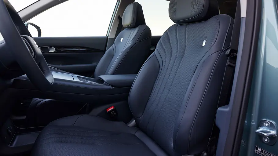 Die vorderen Sitze des Geely E5.