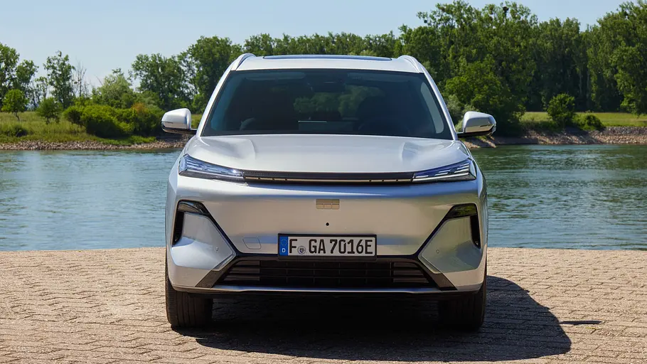 Geely Starray EM-i Der Geely Starray EM-i, statisch von vorne fotografiert.