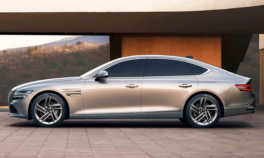 Genesis G80 Facelift (2024) Blick von der Seite auf den Genesis G80 Facelift (2024).
