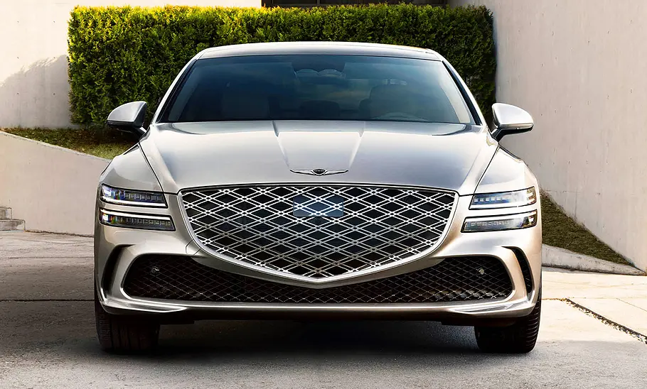 Genesis G80 Facelift (2024) Blick von vorne auf den Genesis G80 Facelift (2024).