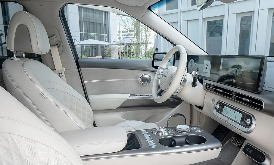 Vordersitze des Genesis GV60 Sport Plus