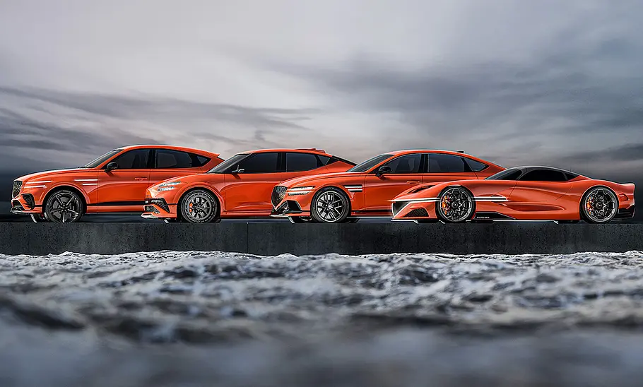 Gruppenbild mit Blick von der Seite auf die Genesis Magma-Modelle.