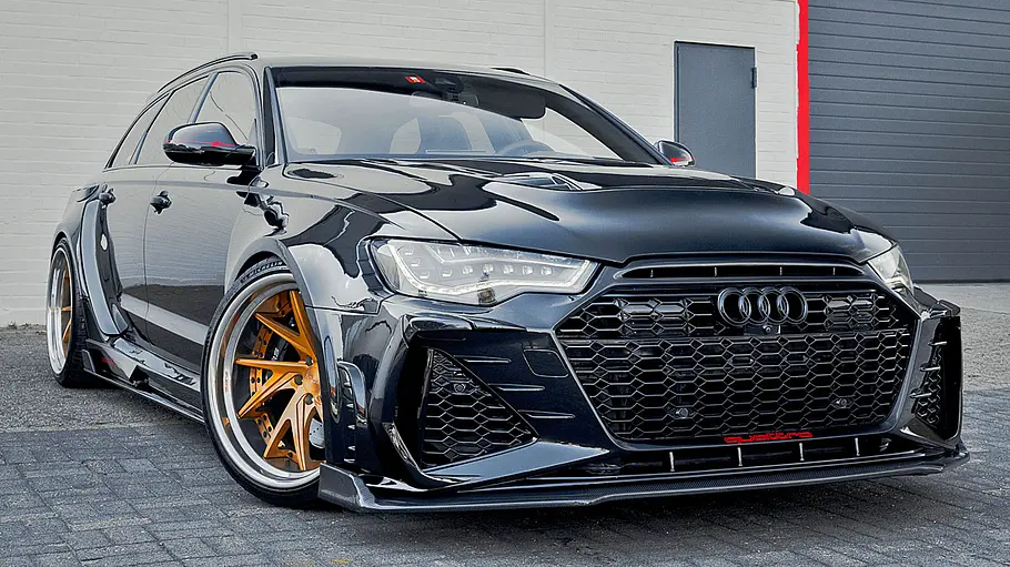 Der Audi RS 6 Avant von G&B Design statisch von schräg vorne fotografiert.