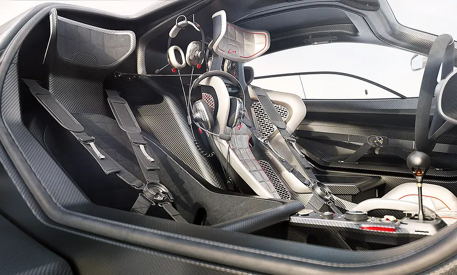 Blick auf die Sitze im Innenraum des Gordon Murray S1 LM (2025).