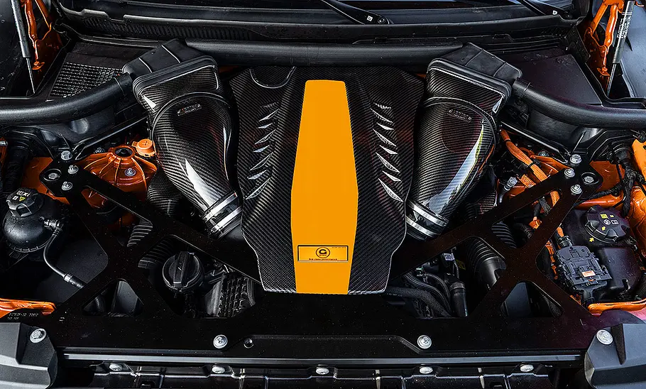 Blick in den Motorraum des BMW XM von G-Power.
