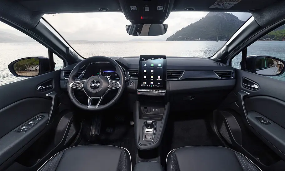 Das Armaturenbrett des Mitsubishi Grandis (2025) ist zu sehen.