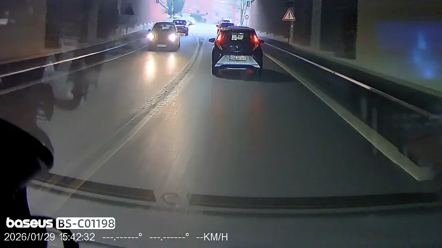 Günstige Dashcams im Test Dashcam im Test, fotografiert