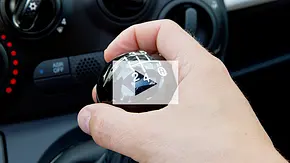 Hand am Schaltknauf schädigt Getriebe: Video