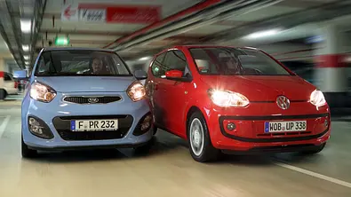 Der VW Up! tritt im Kleinwagen-Test gegen den Kia Picanto an