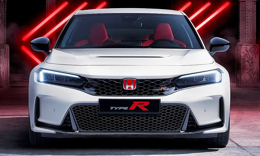 Der Honda Civic Type R (2023) stehend von vorne fotografiert.