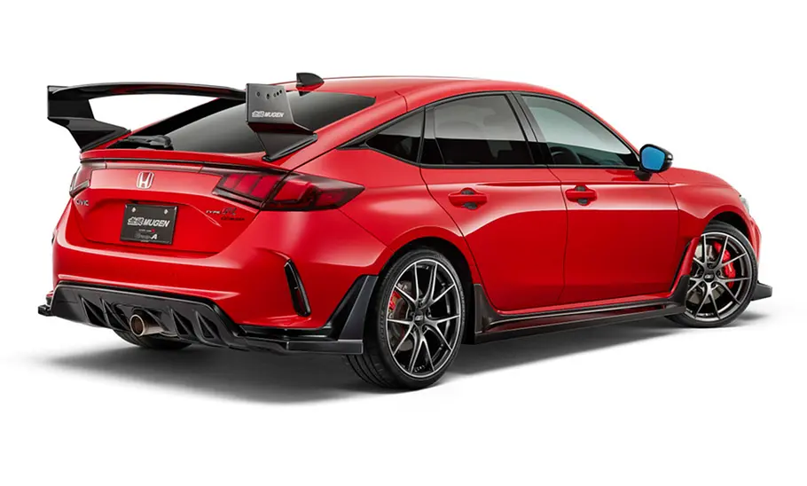 Blick von schräg hinten auf den Honda Civic Type R Mugen Group A.