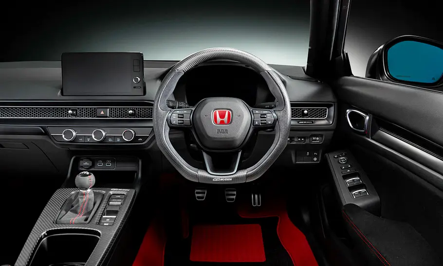 Blick auf die Armaturen im Innenraum des Honda Civic Type R Mugen Group A.