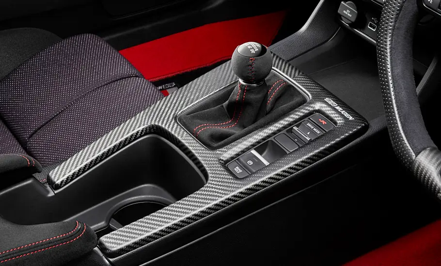 Blick auf den Schaltknüppel im Innenraum des Honda Civic Type R Mugen Group A.