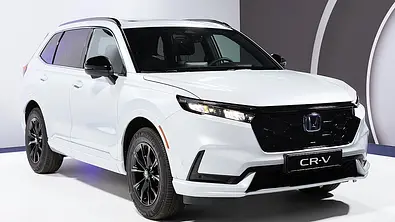 Der Honda CR-V (2023) stehend von schräg vorne fotografiert. - Foto: Honda