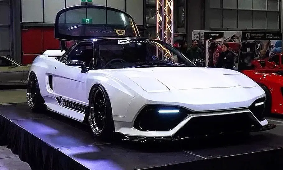 Honda NSX von Autotique Blick von schräg vorne auf den Honda NSX von Autotique.