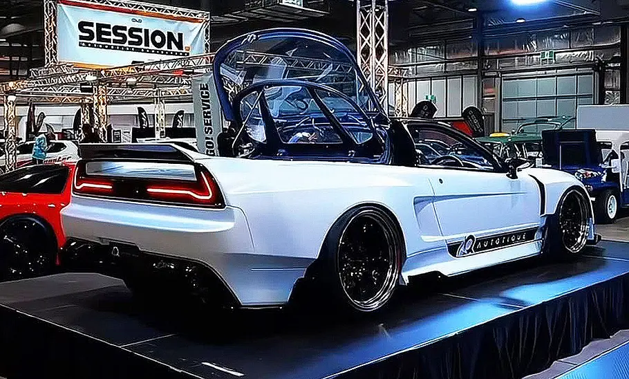 Honda NSX von Autotique Blick von schräg hinten auf den Honda NSX von Autotique.