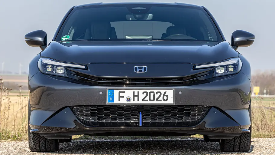 Der Honda Prelude, statishc von vorn fotografiert.
