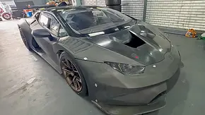 Der Hondaghini stehend von schräg vorne. - Foto: Youtube/Edd Ellison