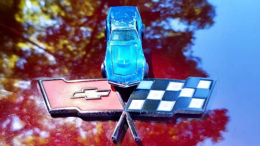 Die Hot Wheels Corvette C3 stehend von oben