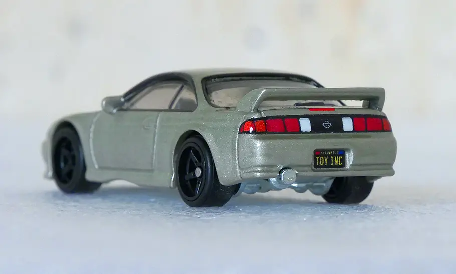 Hot Wheels Nissan 240SX (S14); stehend; Modellauto; Spielzeugauto; Sportwagen; Heckansicht