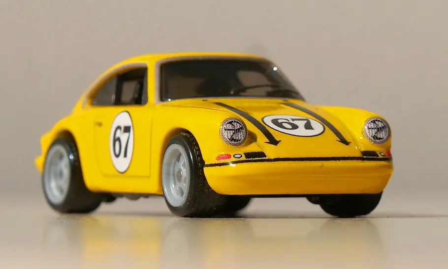 Porsche 911 R (1967) von Hot Wheels; Modellauto; Spielzeugauto; Frontansicht