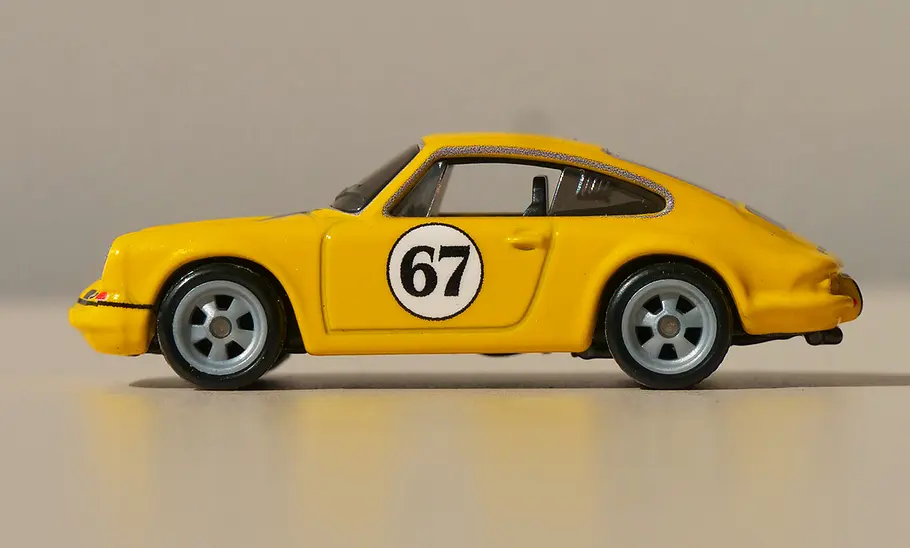 Porsche 911 R (1967) von Hot Wheels; Modellauto; Spielzeugauto; Profilansicht