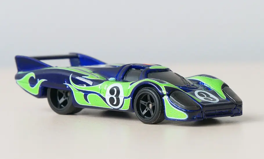 Porsche 917 LH von Hot Wheels; Modellauto; Spielzeugauto; Frontansicht