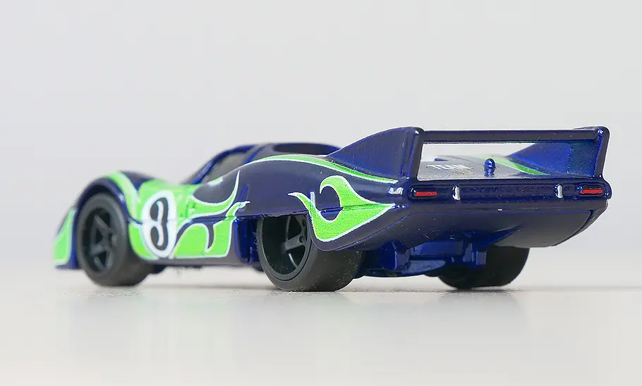 Porsche 917 LH von Hot Wheels; Modellauto; Spielzeugauto; Heckansicht