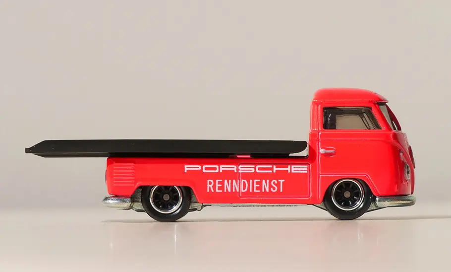 VW Transporter T1 Pickup von Hot Wheels; Modellauto; Spielzeugauto; Profilansicht