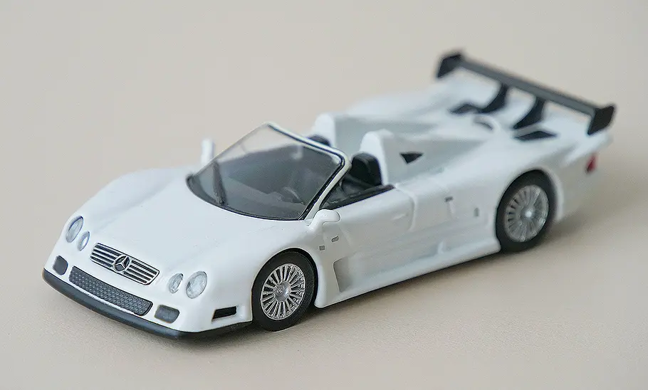 CLK GTR Roadster von Kyosho: Das bietet das 1:64-Modell