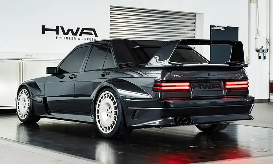 HWA Evo Der HWA Evo statisch von hinten links fotografiert.