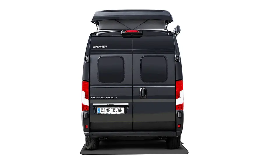 Die Studioaufnahme zeigt den Hymer Ayers Rock (2024) von frontal hinten.