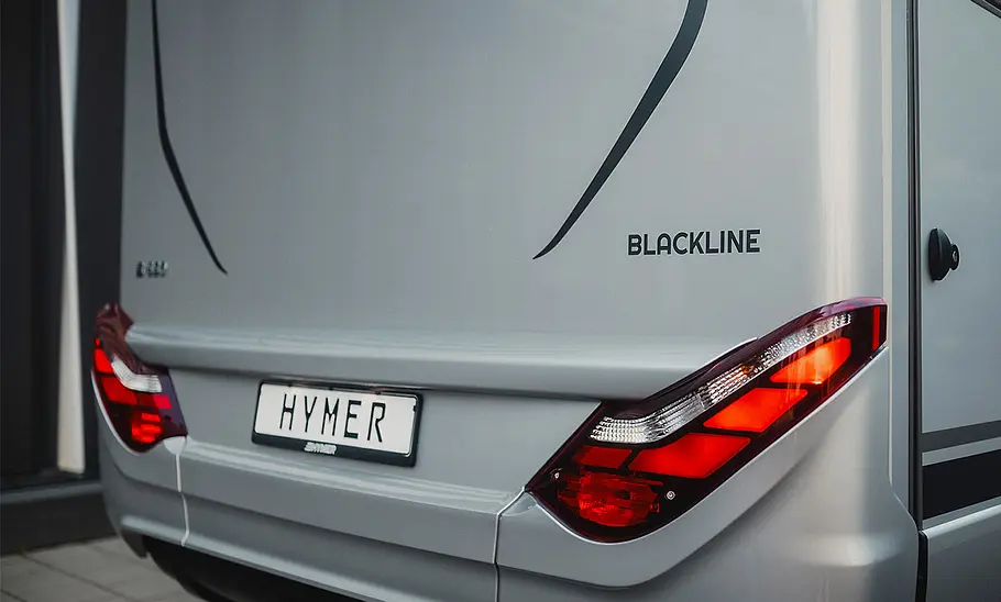 Die Außenaufnahme zeigt die Heckpartie der Hymer B-Klasse Modern Comfort T 600 (2025).