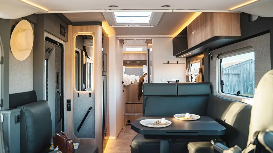Hymer B-ML I 780 Die Innenaufnahme zeigt den Wohnraum des Hymer B-ML I 780.