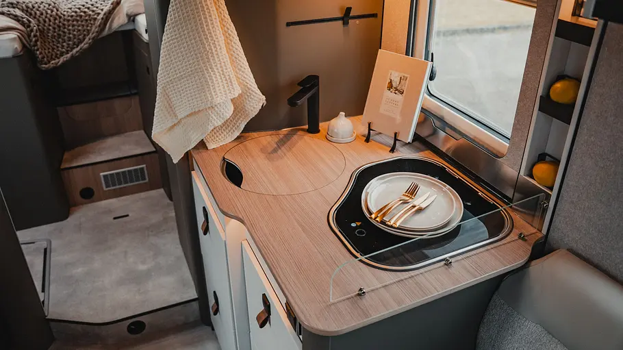 Die Küche des Hymer GT-S 685.