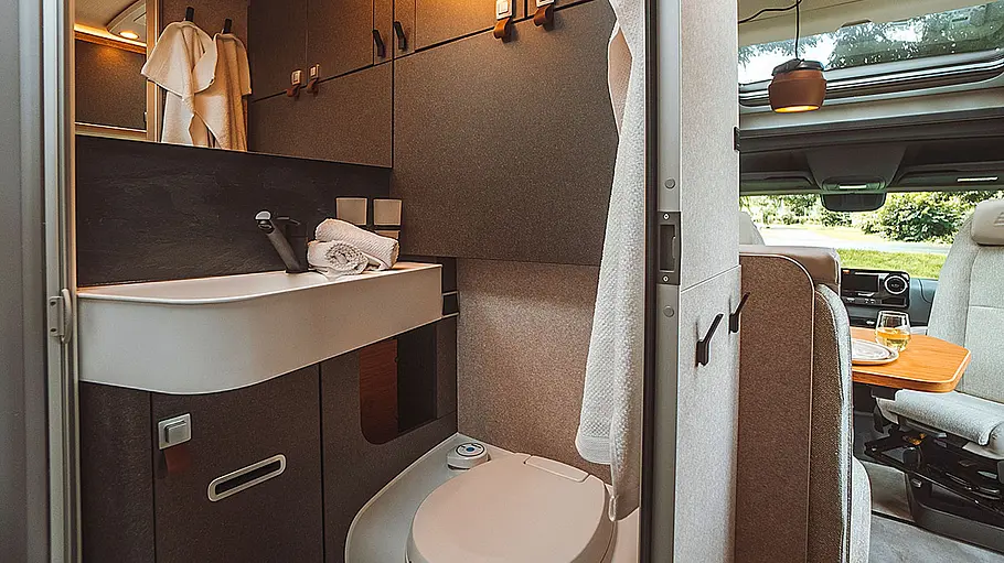 Blick in das Badezimmer des Hymer ML-T.