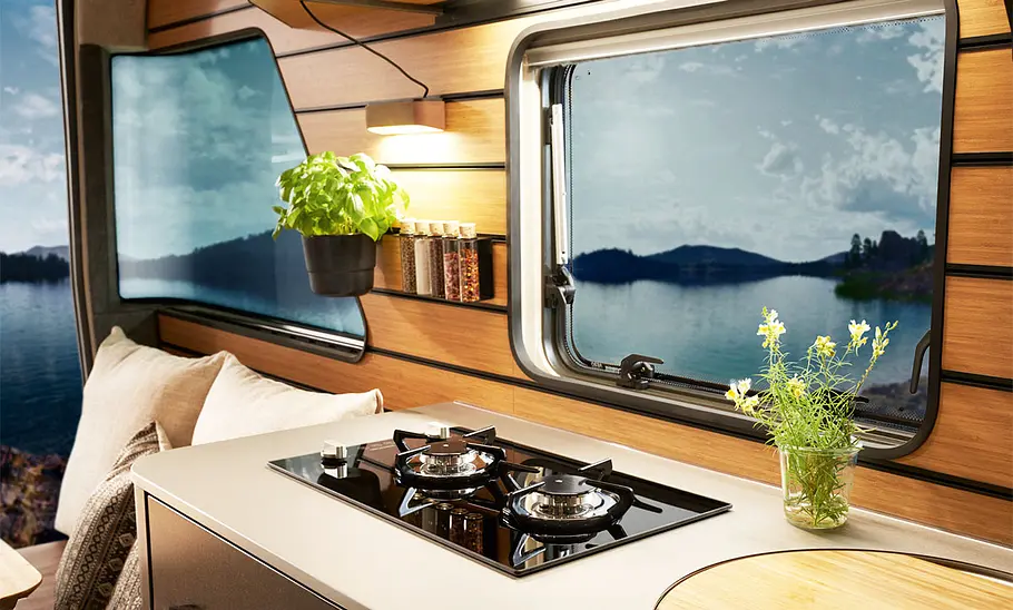 Blick in die Küche des Hymer Venture S (2025).