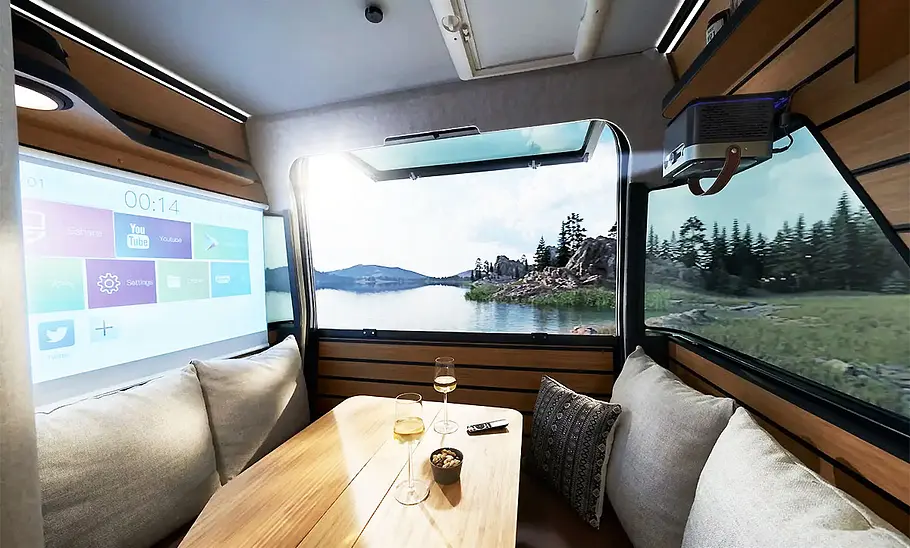 Die Detailaufnahme zeigt die Leinwand im Innenraum des Hymer Venture S (2025).