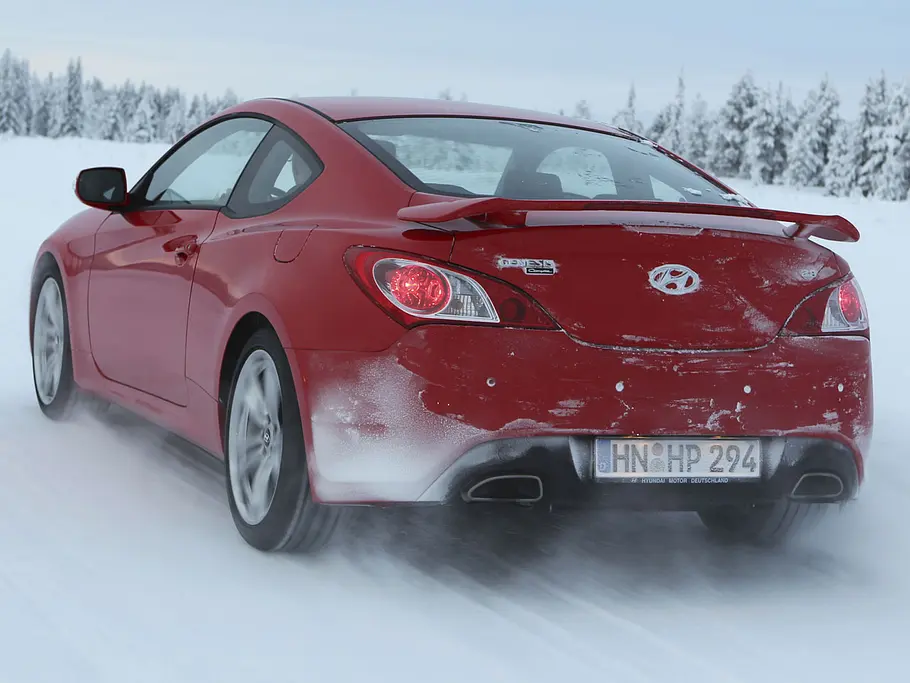 Hyundai Genesis Coupe 3.8 V6 Heck