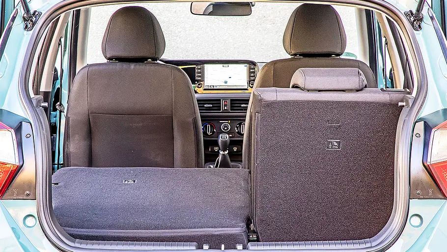 Blick in den Kofferraum des Hyundai i10.