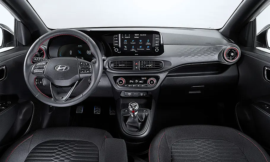Das Cockpit des Hyundai i10 N Line (2023).